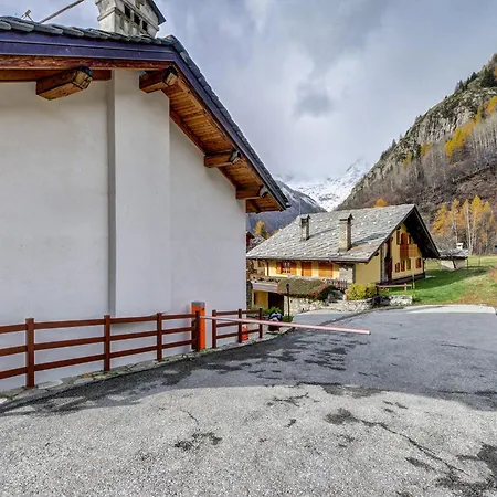 Casa Villair - Posteggio Privato E Wifi Courmayeur Exterior photo